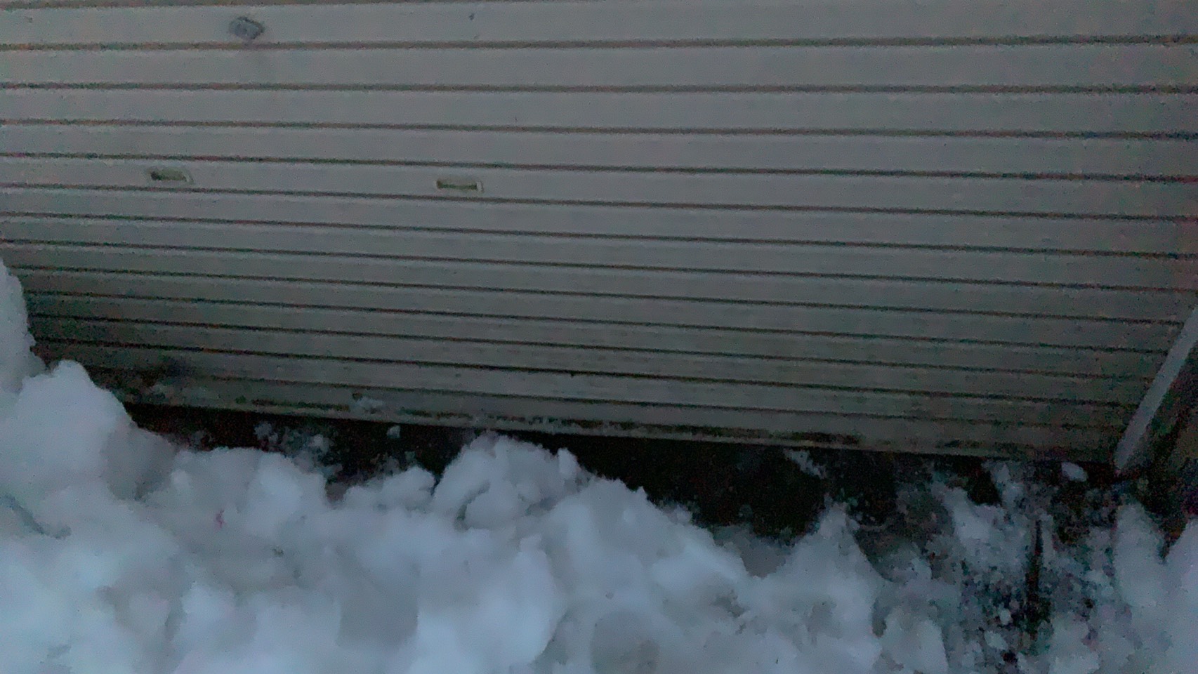 車庫のシャッター修理（雪の重みによる破損）